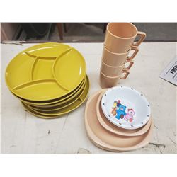 OLD PLASTIC PICNIC DISHES