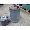 Image 4 : 2 OLD METAL GAS CANS