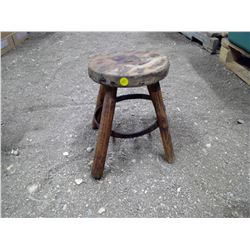 PRIMITIVE MILKING STOOL