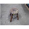 Image 2 : PRIMITIVE MILKING STOOL