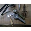 Image 2 : LOT OF VINATEG KITCHEN RELATED ITEMS