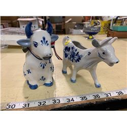 2 HAND PAINTED DEIFTS BLUE HOLLAND VINTAGE COW CREAMERS