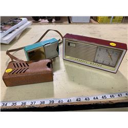 SUPER FRINGE TRANSISTOR RADIO (WORKING), REALTONE TRANSISTOR RADIO WITH CASE (NOT WORKING)