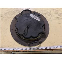 VINTAGE GERMAN CAST IRON STOVE TOP WAFFLE MAKER (5 HEART STYLE)