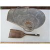 Image 1 : VINTAGE COAL PAIL AND SHOVEL