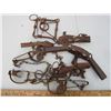 Image 2 : LOT OF 8 ANTIQUE ANIMAL TRAPS