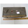 Image 2 : ANTIQUE TACKLE BOX WITH CONTENTS