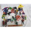 Image 1 : LOT OF 21 SMALLER VINTAGE SUPER HERO FIGURES WITH A FEW ACCESSORIES