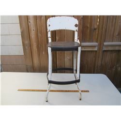 ANTIQUE METAL CHAIR