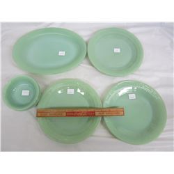 PLATTER,4 DINNER PLATES, 4 FRUIT BOWLS JADEITE NO DAMAGE