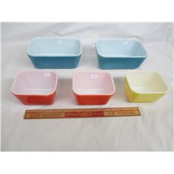 5 PYREX CONTAINERS NO DAMAGE