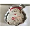 Image 2 : WILTON CHRISTMAS CALE PANS, OLD WORLD SANTA, SMILING SANTA