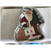 Image 3 : WILTON CHRISTMAS CALE PANS, OLD WORLD SANTA, SMILING SANTA