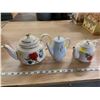 Image 1 : 3X CERAMIC TEA POTS