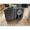 Image 3 : 2 VINTAGE RADIOS