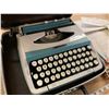 Image 2 : VINTAGE TYPEWRITER
