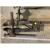 Image 2 : ANTIQUE LEG VICE