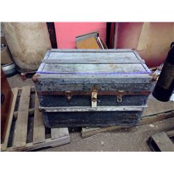 OLD STEAMER TRUNK