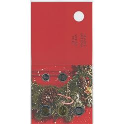 2013 5-PIECE CHRISTMAS SET THAT INCLUDES HOLLY WREATH 25 CENTS.