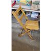 Image 3 : 4 WOODEN FOLDING CHAIRS