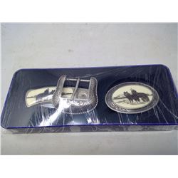 BELT BUCKLE AND POCKET KNIFE WITH WOLF MOTIF