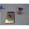 Image 1 : WALT DISNEY WORLD RESORT FIGURINE AND WALT DISNEY WORLD NOTEPAD