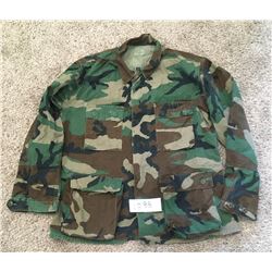 US MILITARY CAMO JACKET, MED SIZE