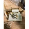 Image 3 : VINTAGE TELEPHONE IN ORIGANAL BOX