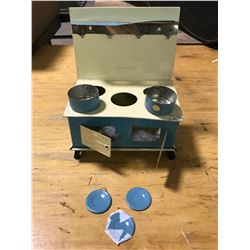 VINTAGE STOVE + 2 POTS + 2 PLATES CHILDRENS SET