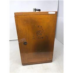 MICROSCOPE IN LIGHT COLORED BOX WITH ACCESSORIES