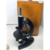 Image 4 : MICROSCOPE IN LIGHT COLORED BOX WITH ACCESSORIES