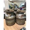 Image 2 : MILK / CREAM CANS WITH COVERS (3), ALL LEAK
