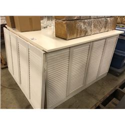 6' WHITE WOODEN BAR/COUNTER