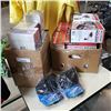 Image 1 : 2 boxes of new auto swivel holders, scented candles and lighted hats