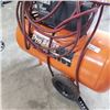 Image 3 : 30 gallon pro air 2 electric air compressor working