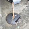 Image 1 : Weighted patio umbrella base