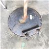 Image 2 : Weighted patio umbrella base