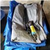 Image 3 : 3 TARPS 4X6 8X10 AND 10X12 AND BOTTLE JACK