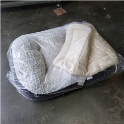 2 PET BEDS
