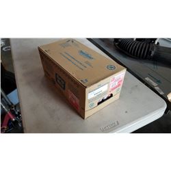 Box of 2000 2 1/2" wood screws