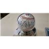 Image 2 : REPLICA SIGNED BASEBALL AND REPLICA GRETZKY CARD