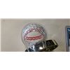 Image 3 : REPLICA SIGNED BASEBALL AND REPLICA GRETZKY CARD