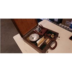 VINTAGE CIRO 35 CAMERA WITH ACCESSORIES IN CUSTOM WOOD BOX