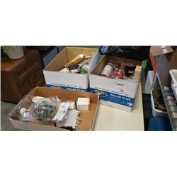 LOT OF MINIATURE DOLLHOUSE FURNITURE