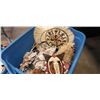 Image 2 : TOTE OF DECORATIVE MASKS, BEADED/WOVEN DECORATIONS