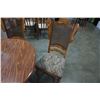 Image 4 : OAK DINING TABLE AND 6 CHAIRS