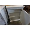 Image 2 : WHITE MIRROR MEDICINE CABINET