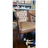 Image 2 : VINTAGE BUTTONBACK WALNUT CHAIR