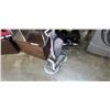 Image 2 : BISSEL SPIN WAVE - NO POWER CORD