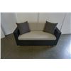 Image 1 : BRAND NEW PREMIUM OUTDOOR WICKER RATTAN LOVE SEAT W/ 2 ACCENT PILLOWS - RETAIL $649 POWDER COATED AL